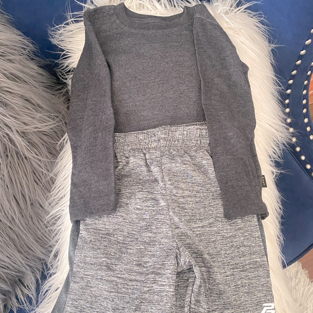 Boy 2 piece short set - long sleeves.  Size 2T
